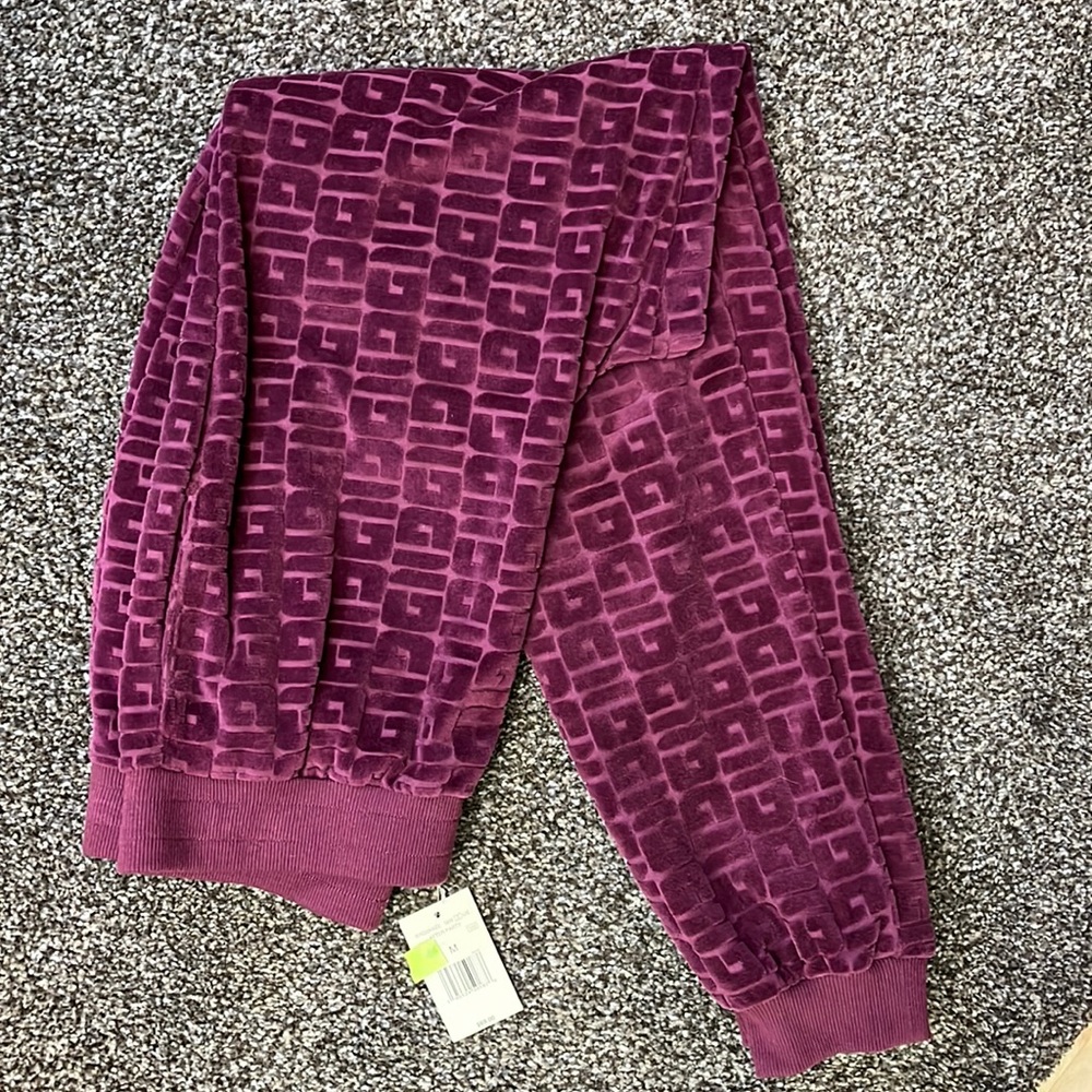 NWT sweatpants with pockets by Guess